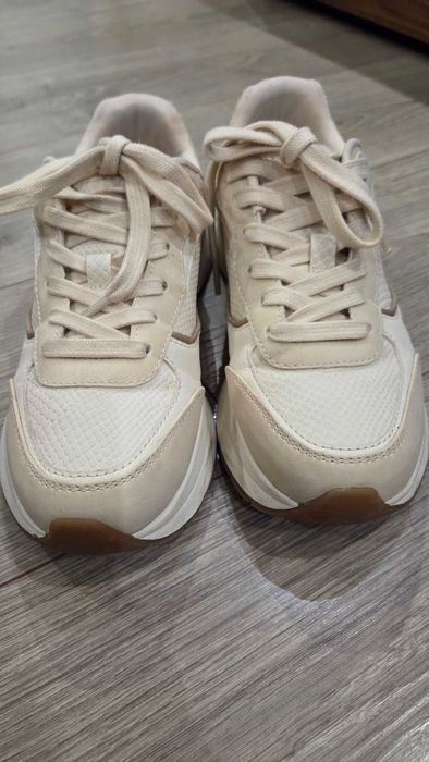 Продавам дамски кожени кецове ZARA