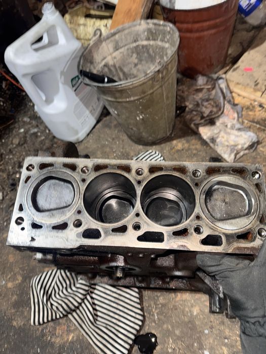 Продам двигатель 1,6 aea