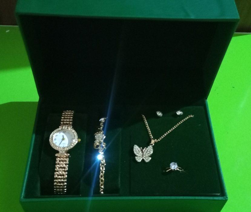 Женские часы браслет кольцо серьги комплект  Qizlar Taqinchoqlari