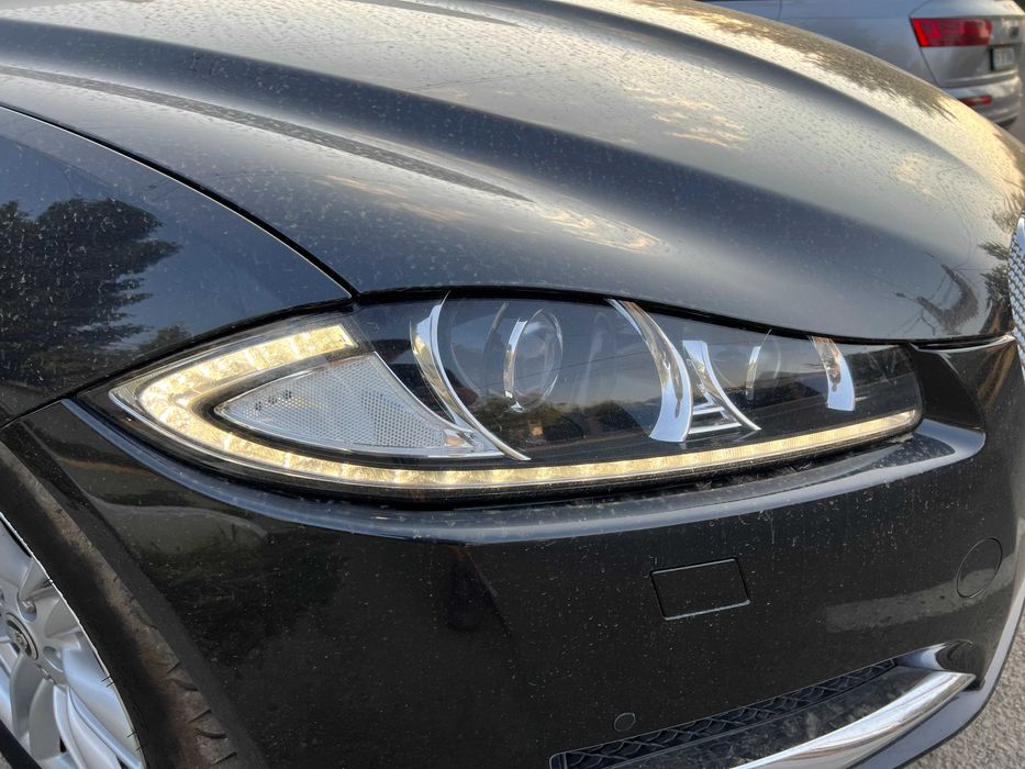 Aripa dreapta fata Jaguar XF facelift 2011 2016 neagra faruri bi-xenon