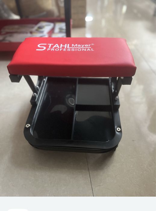 Работен стол с рафтове за инструменти “до 150 кг”