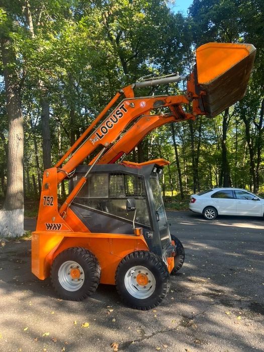 Продаётся погрузчик универсальный.  24/7.