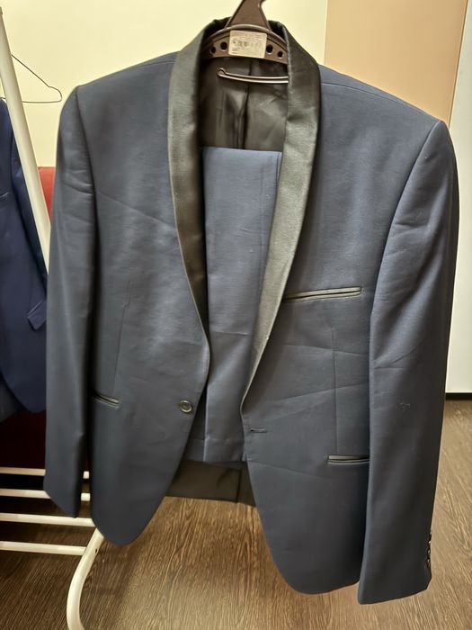 Мужские костюмы