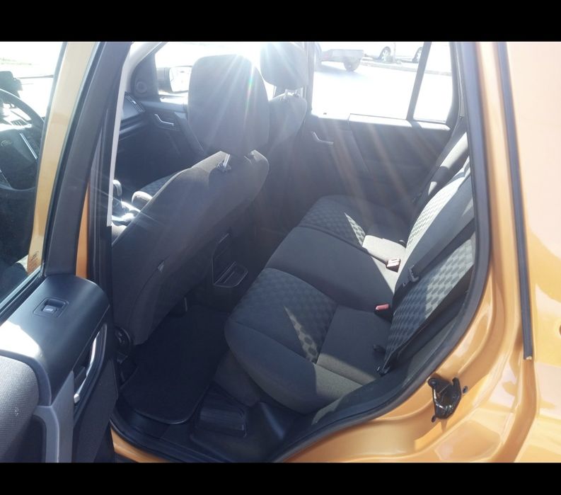 Vând Land Rover Freelander