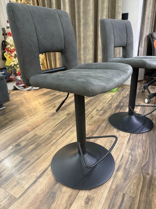 2 броя бар столове в цвят антрацит