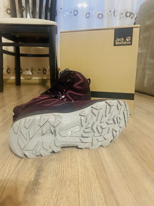 Дамски туристически обувки Jack Wolfskin