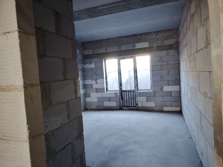 2 ta karobka xolatida uchastka hamda 5 sotix quruq yer sotiladi