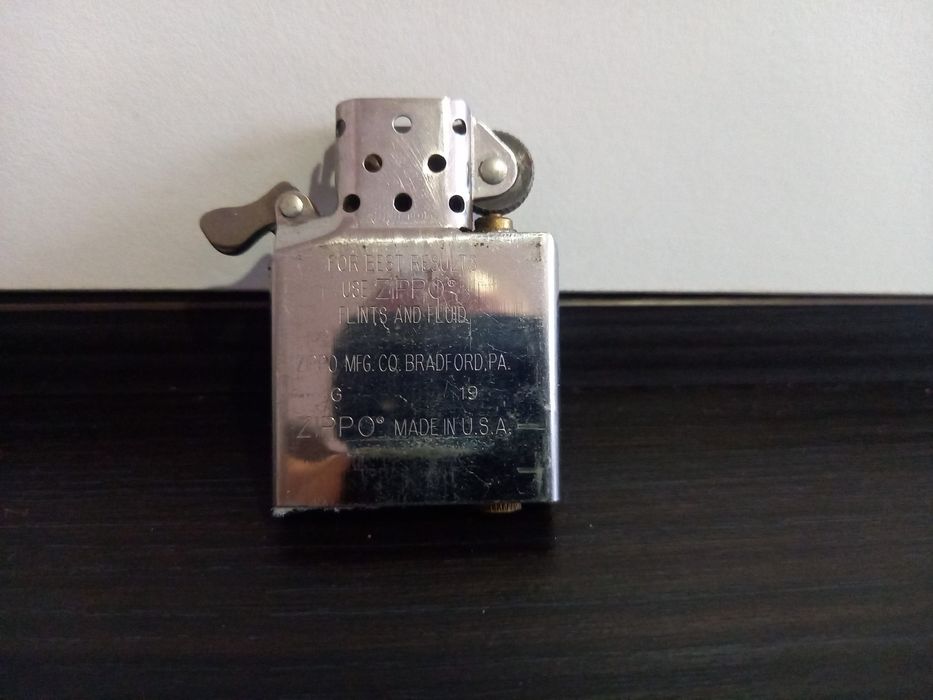 Bricheta Zippo, metalica.