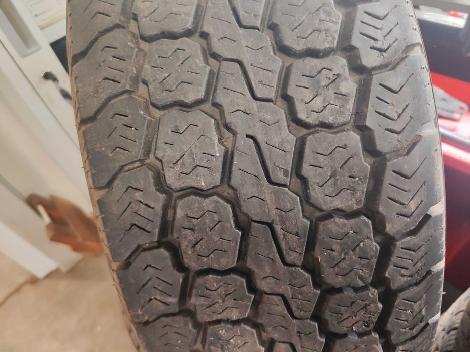 2бр.всесезонни гуми 235/65/16C Goodyear
