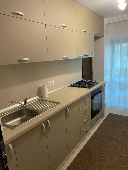 Închiriez apartament 4 camere