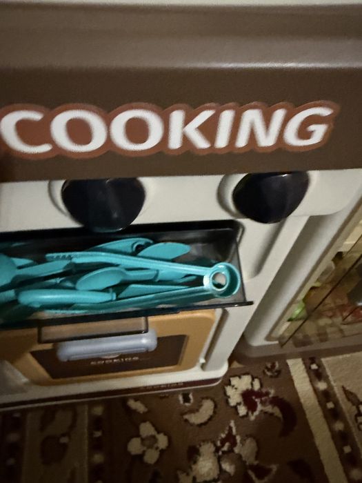 Продам игрушку кухню