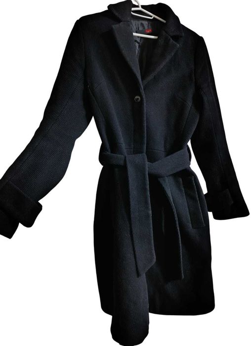 Черно вълнено палто