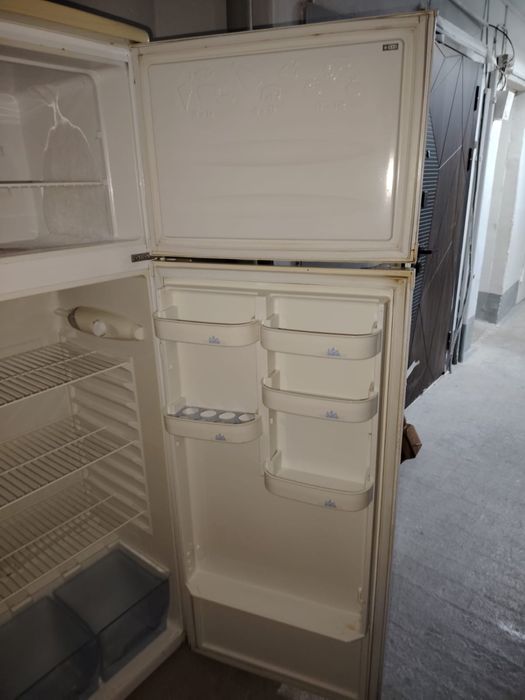 Продаю рабочий холодильник