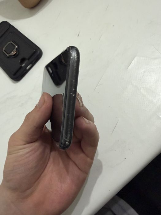 Продаю Айфон 11.