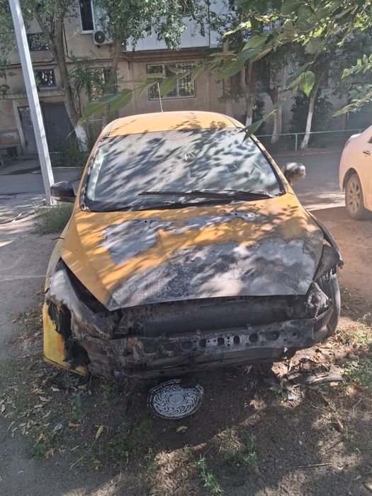 Продам форд на запчасти