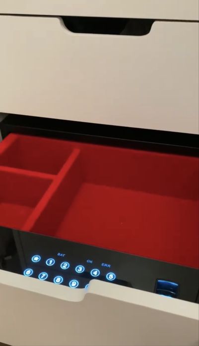 Сейф с отпечатком пальца