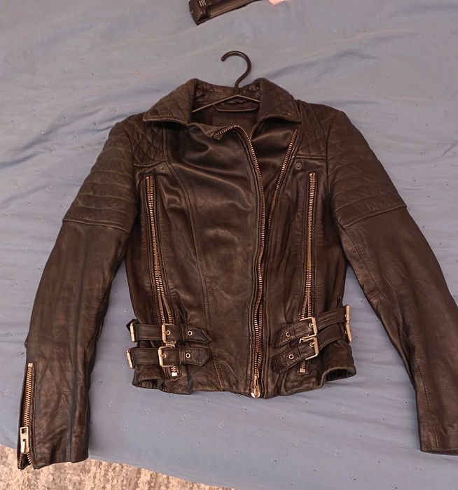 Vând geacă din piele