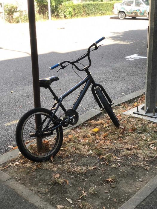 Vând bicicleta BMX