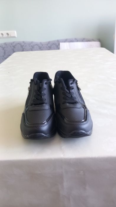 Дамски черни маратонки