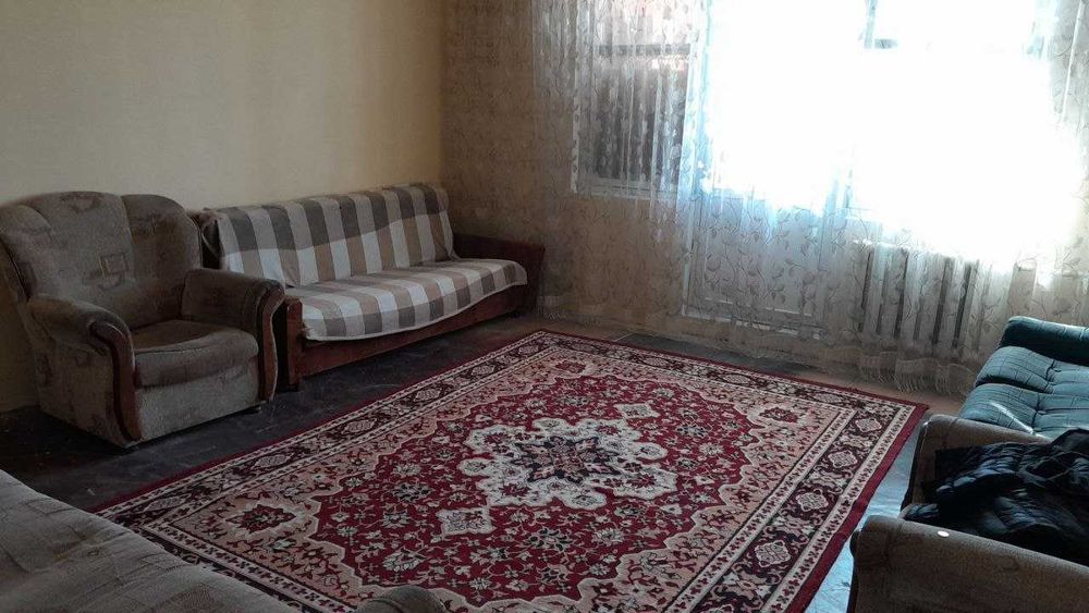 Срочно продаю 2 ком кв на Сергели. массив Строитель курувчи.  8 эт 9.