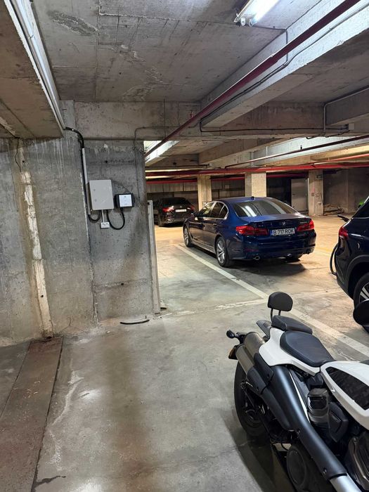 Vand loc parcare cu statie masini electrice in zona Stefan Cel Mare