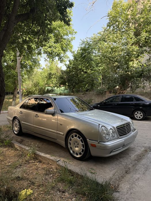 Mercedes-Benz W210