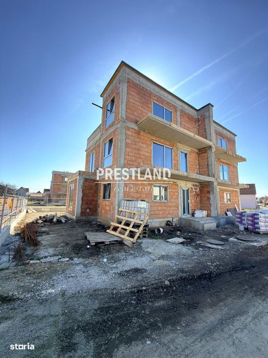 Casă pretabilă pentru 2 familii cu teren 434 mp.