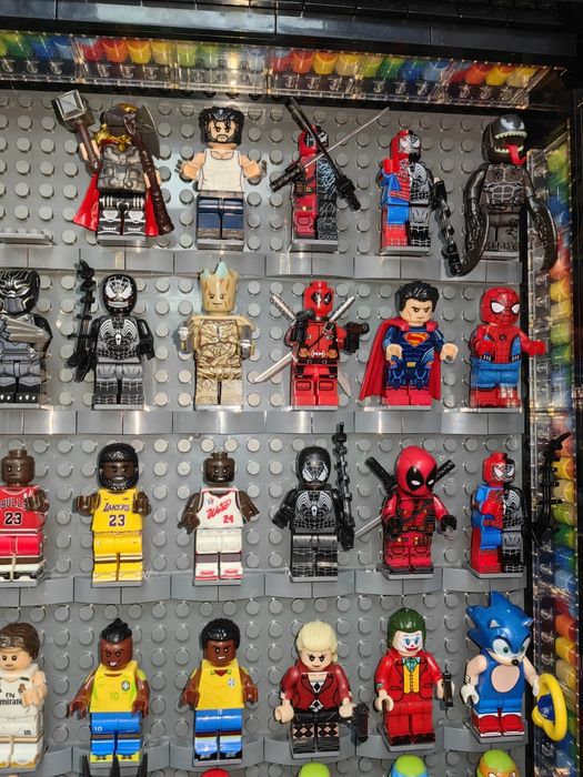 Продам Лего человечки