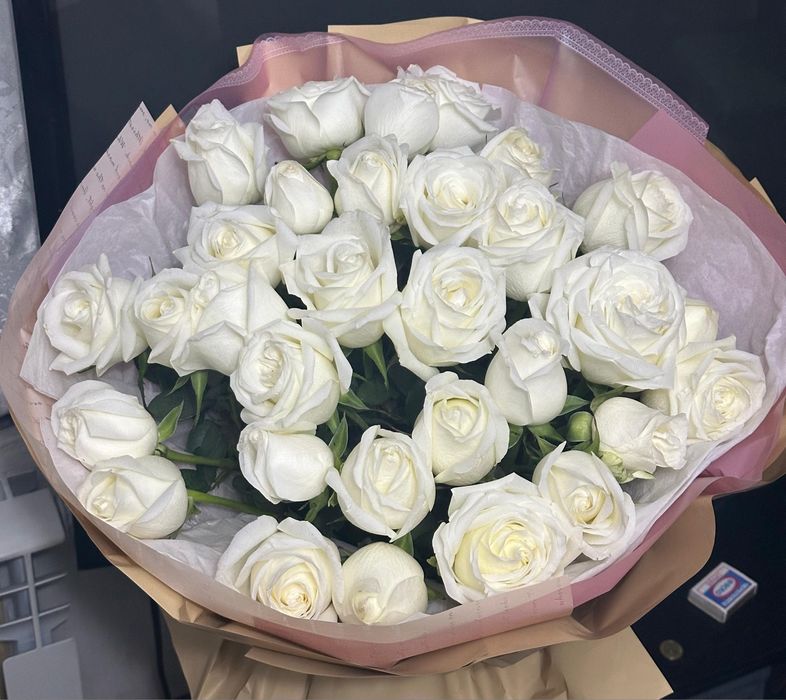 Букет белых роз 31 шт