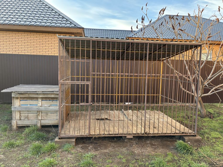 Продам вольер с будкой.