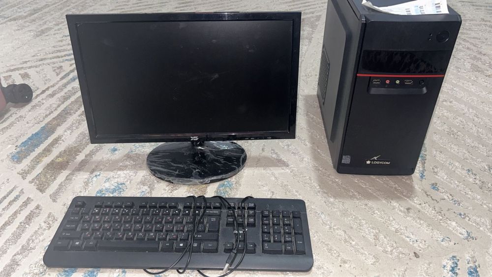 Компьютерный стол сатылады