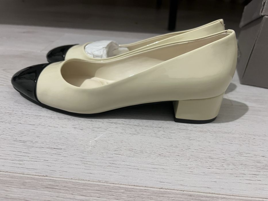 Новые туфли charles and keith