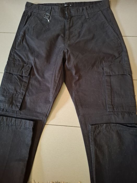 Pantaloni bărbați noi