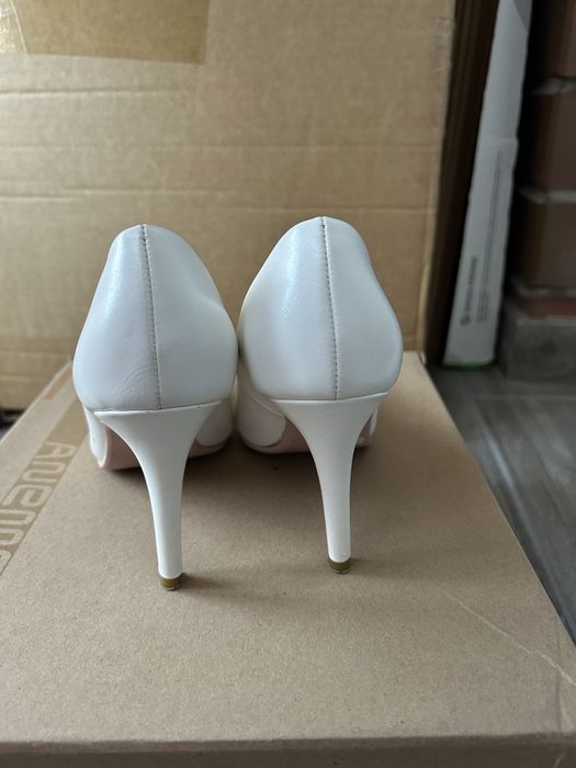 Белые туфли 33р (большемерят)