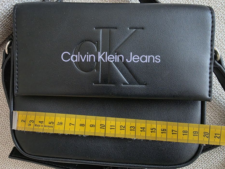 Geanta mica CK cu mici urme de uzura