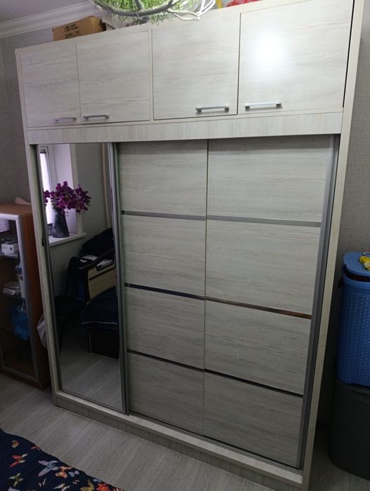 КАК НОВЫЙ, качественный ,большой шкаф- купе  260 высота,180 длина,60 г