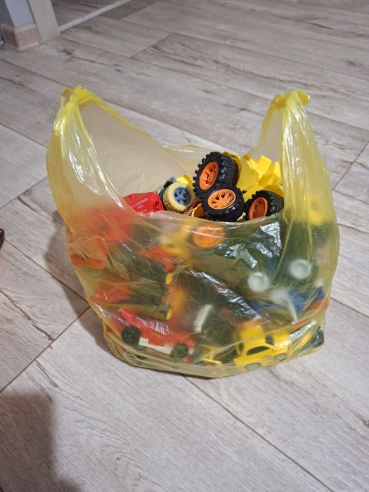 Продаю машинки.        .