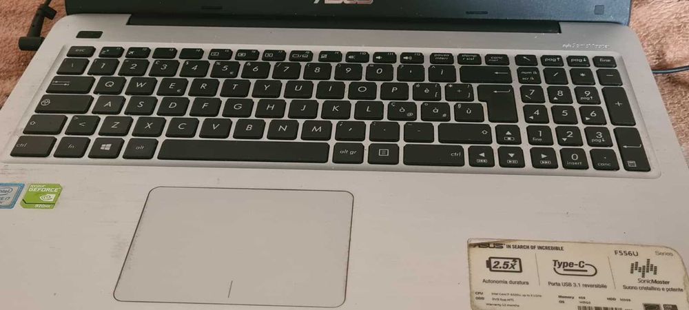 Dezmembrez laptop ASUS F556U placa baza functionala cu I7-6500U