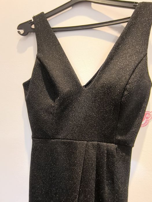 Нова черна официална рокля с бляскави частици и цепка