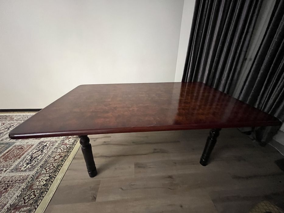 Стол обеденный