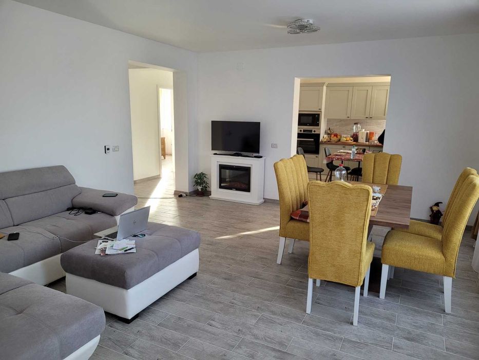 Proprietar vand Casa pe parter