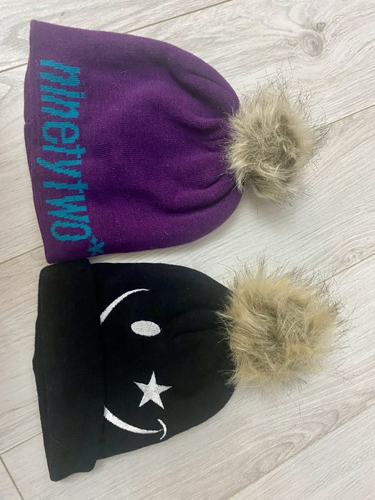 Caciuli / fes cu mot pufos blana, noi