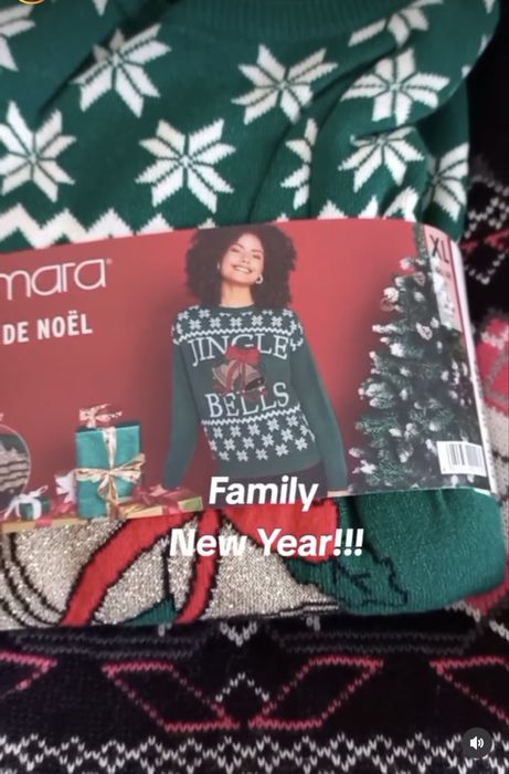 Продам новогодние кофточки новые