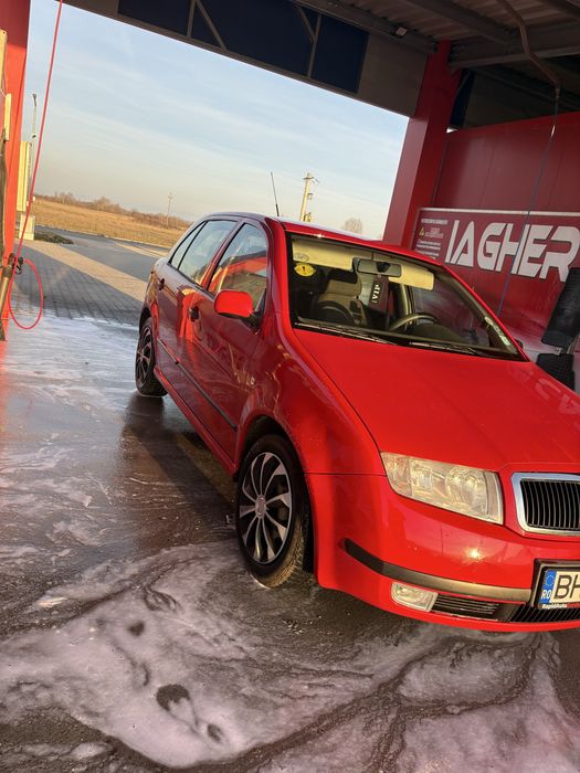 Vand skoda fabia 1.2 benzia  masina personala de 10 ani