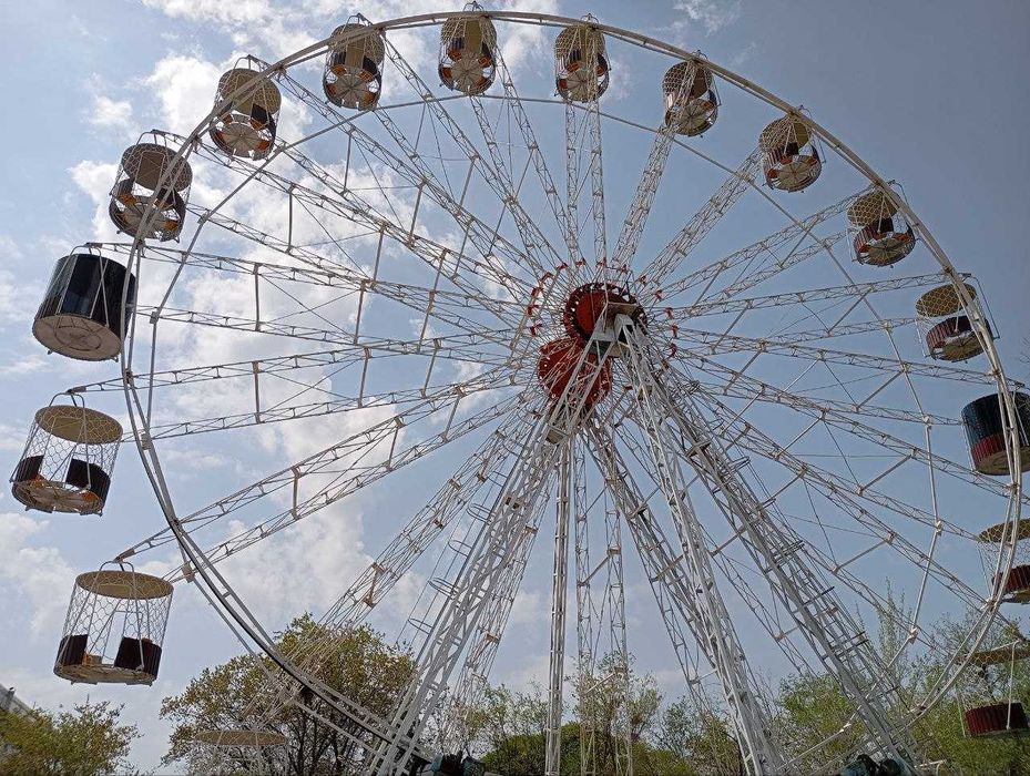 Аттракцион колесо обозрения