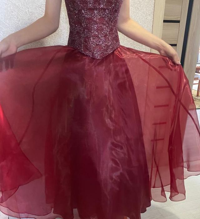 Продам платье бальное