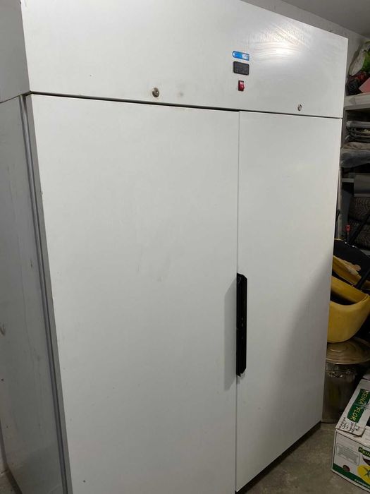 Шкаф холодильник.