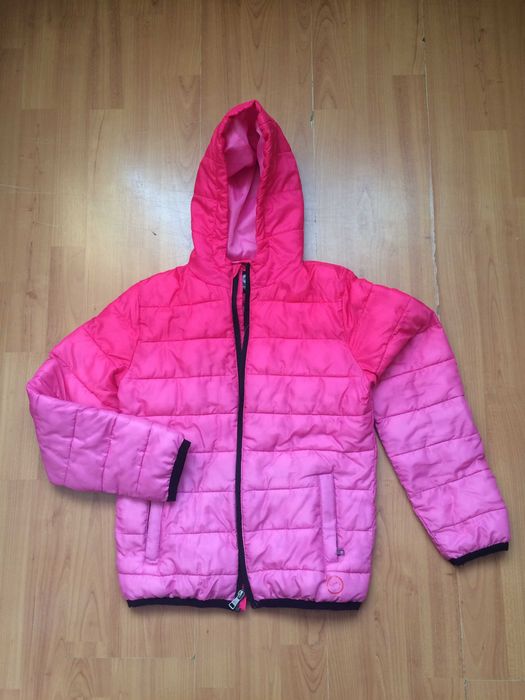 продам куртки на девочку