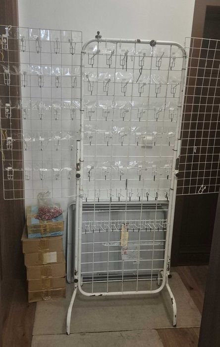 Стелажи(2бр) за мартеници