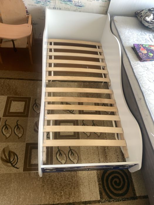 Продам кровать с матрасам